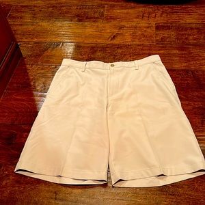 Men’s IZOD khaki golf shorts, size 33